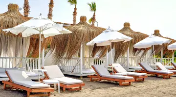 Club Aqua Plaza