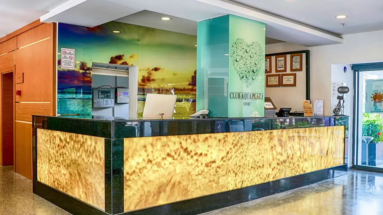 Club Aqua Plaza