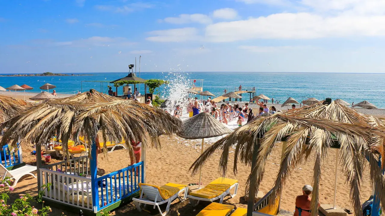 Club Aqua Plaza