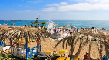 Club Aqua Plaza