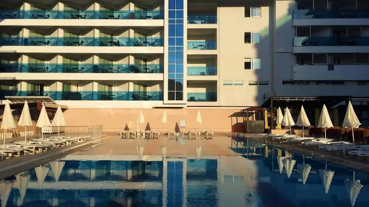 Club Bayar Beach Hotel
