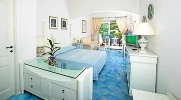 Club Hotel