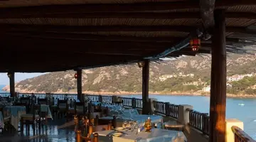CLUB HOTEL