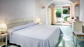 CLUB HOTEL