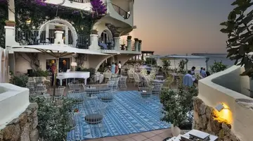 Club Hotel