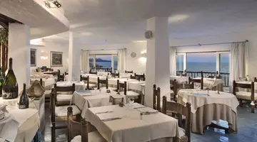 Club Hotel