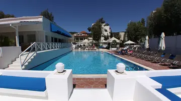CLUB MUNAMAR BEACH RESORT