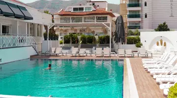 CLUB MUNAMAR BEACH RESORT