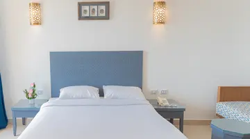 CLUB REEF HOTEL