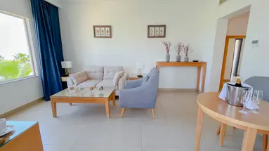 CLUB REEF HOTEL