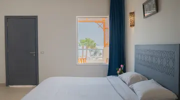 CLUB REEF HOTEL
