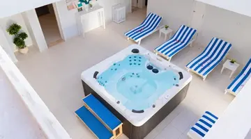 CLUB REEF HOTEL