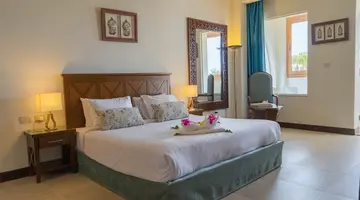 CLUB REEF HOTEL