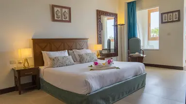 CLUB REEF HOTEL