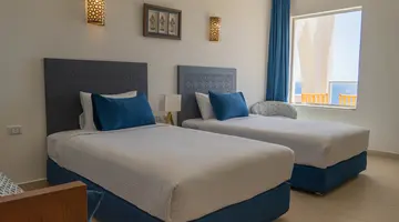 CLUB REEF HOTEL