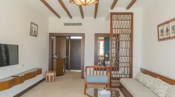 CLUB REEF HOTEL