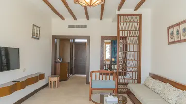 CLUB REEF HOTEL