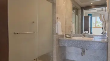 CLUB REEF HOTEL