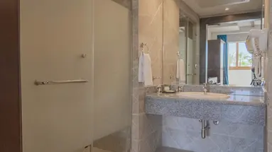 CLUB REEF HOTEL