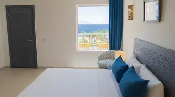 CLUB REEF HOTEL