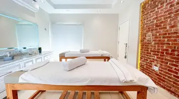 CLUB REEF HOTEL