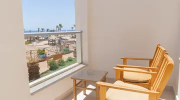 CLUB REEF HOTEL