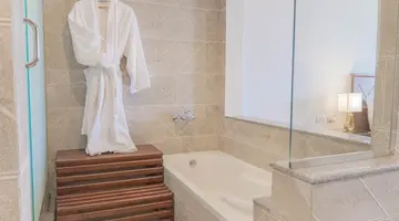 CLUB REEF HOTEL
