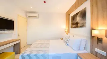 CLUB SHARK HOTEL
