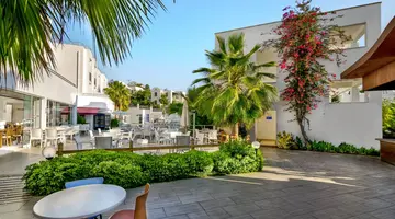 Club Shark Hotel