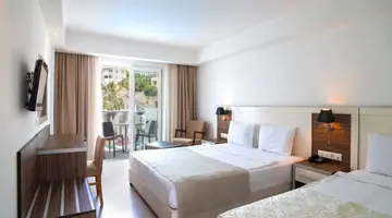CLUB SHARK HOTEL