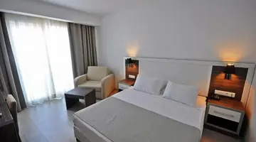 CLUB SHARK HOTEL
