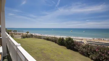 CLUB SIDE COAST HOTEL