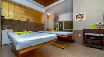 Commodore Elite Suite And Spa