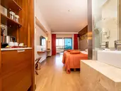 Commodore Elite Suite And Spa