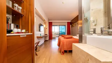 Commodore Elite Suite And Spa