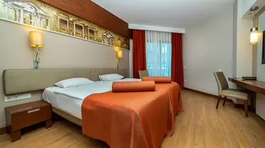 Commodore Elite Suite And Spa