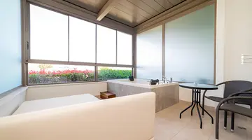 Commodore Elite Suite And Spa