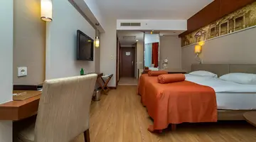 Commodore Elite Suite And Spa