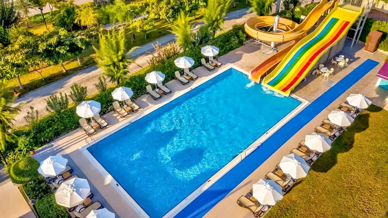 Commodore Elite Suites & Spa