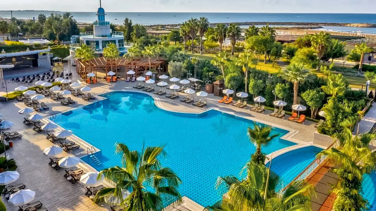 Commodore Elite Suites & Spa