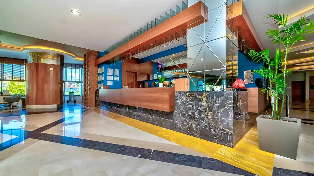 Commodore Elite Suites & Spa