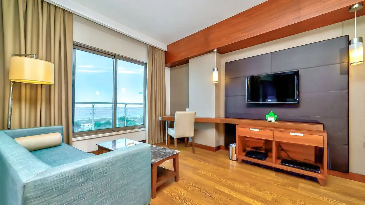 Commodore Elite Suites & Spa