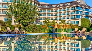 Commodore Elite Suites & Spa