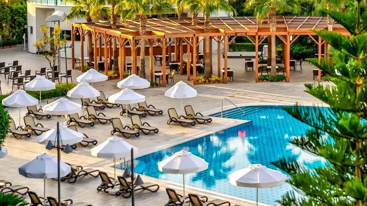 Commodore Elite Suites & Spa