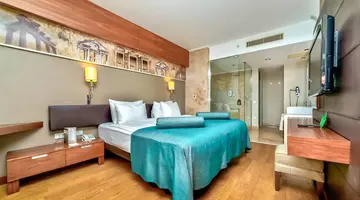 Commodore Elite Suites & Spa