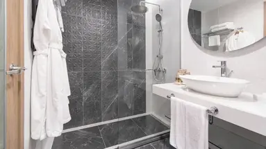 CONCORDE DE LUXE HOTEL