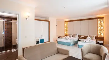 CONCORDIA CELES HOTEL