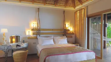 Constance Moofushi 5