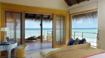 Constance Moofushi 5