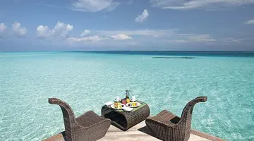 Constance Moofushi 5